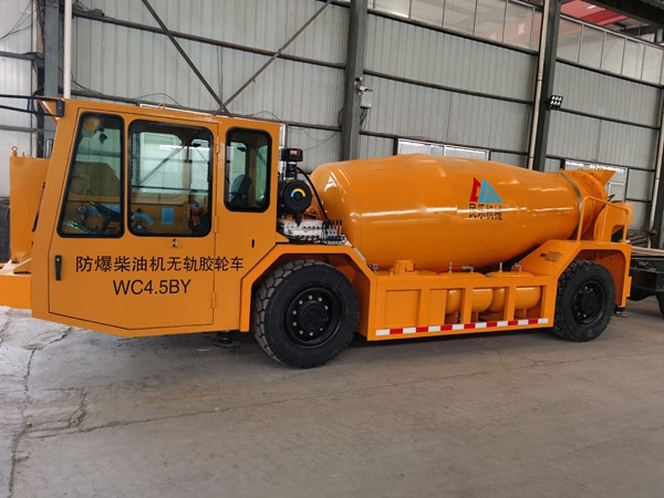 礦用濕噴臺車，礦用混凝土泵，礦用攪拌機發貨